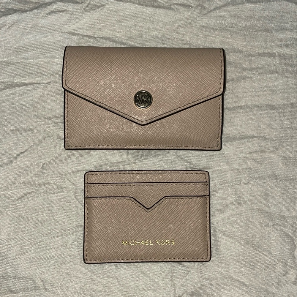 Michael Kors tan mini wallet